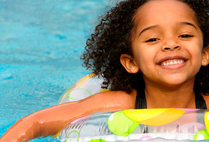 7 dicas de como proteger os seus filhos em piscinas de hotéis e de resorts