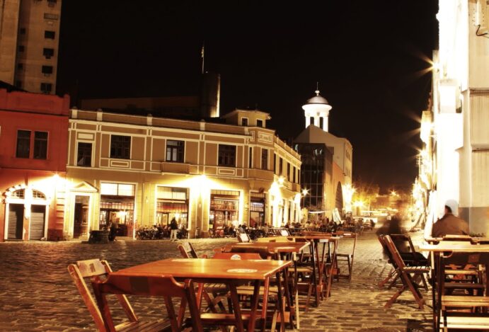 Curitiba à Noite: Um Guia para Explorar a Vida Noturna na Cidade dos Pinhais