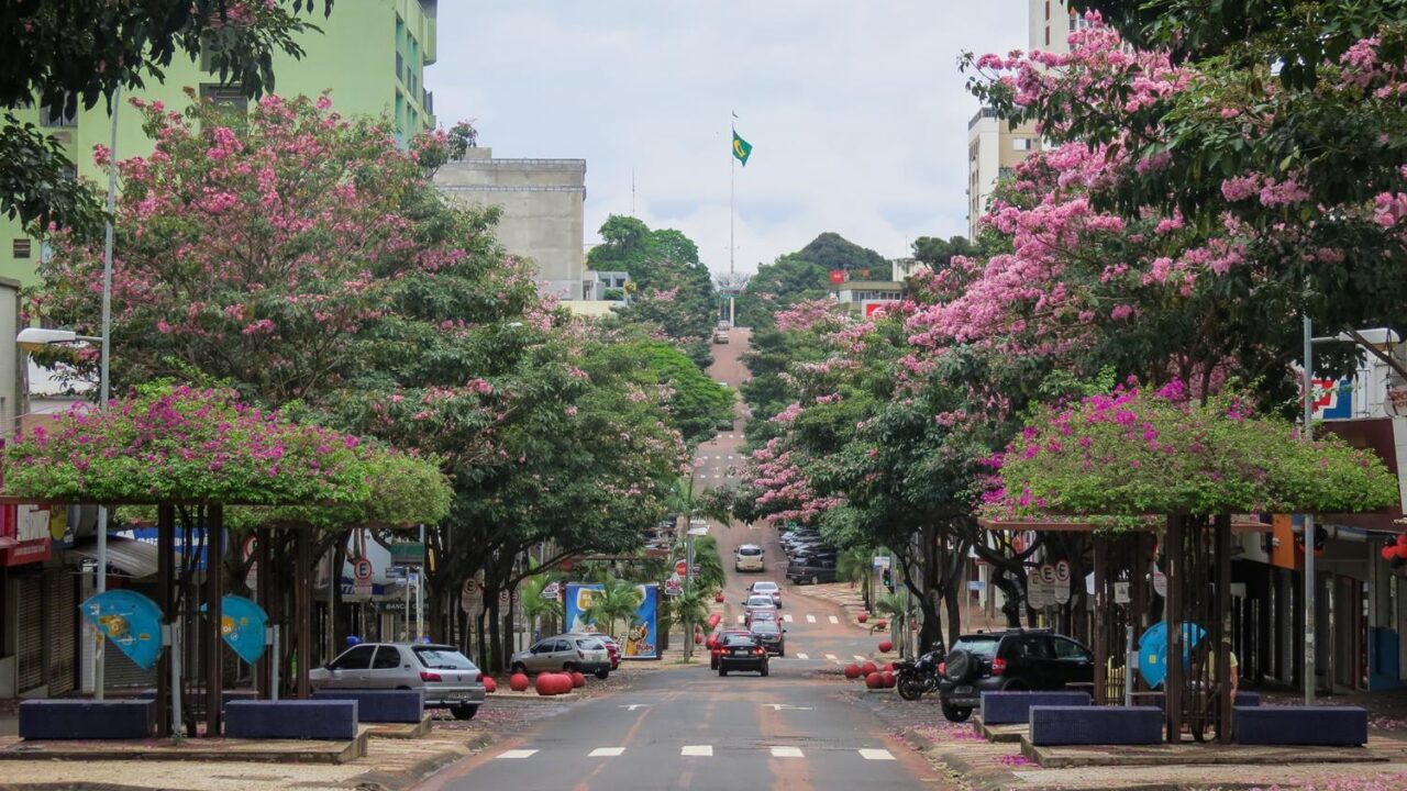  turistas em Foz do Iguaçu Transformação da Avenida Brasil