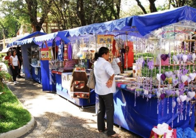 Tesouros Artesanais do Guarujá: O Encanto das Feirinhas Locais