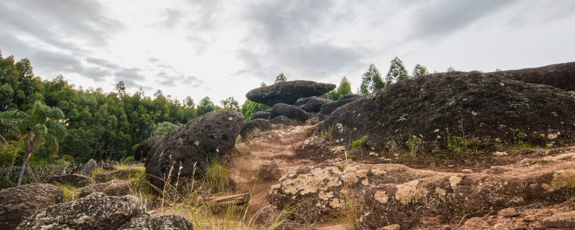 Foto destacando a beleza de Pedra Balão