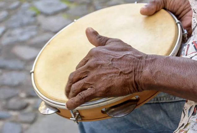 Porto Alegre em Outubro: Um Encontro com o Rei da Voz
