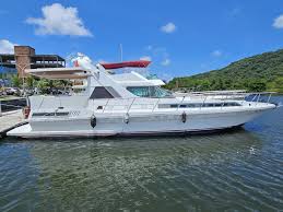 Passeios de Barco no Guarujá – Ilhas, Mirantes e Cenários Únicos