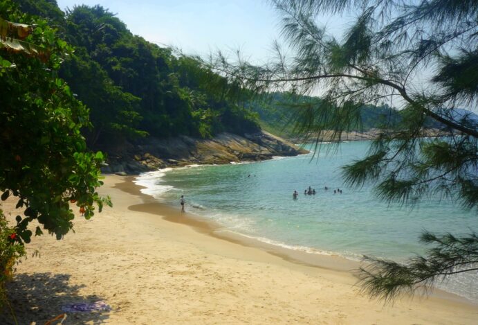 A Praia do Éden: Pequena no mapa, gigante em beleza