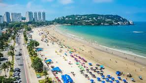 Vibe de mar e descanso: conheça a Praia das Astúrias no Guarujá