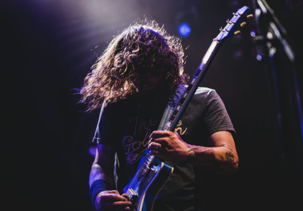 Guns N’ Roses no Allianz Parque 2025: Rock Legendário e Hospedagem Premium no Dan Inn Higienópolis