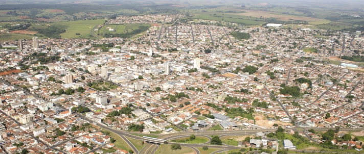 Na ponta da caneta, Araxá brilha no 13º Fliaraxá 2025: Festival Literário Internacional celebra "Literatura, Encruzilhada e Memória"