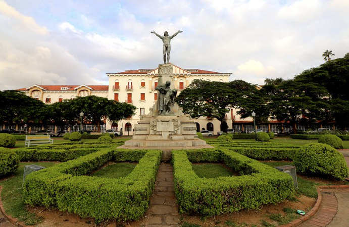 Praça Pedro Sanches: O Coração de Poços de Caldas que Você Precisa Conhecer